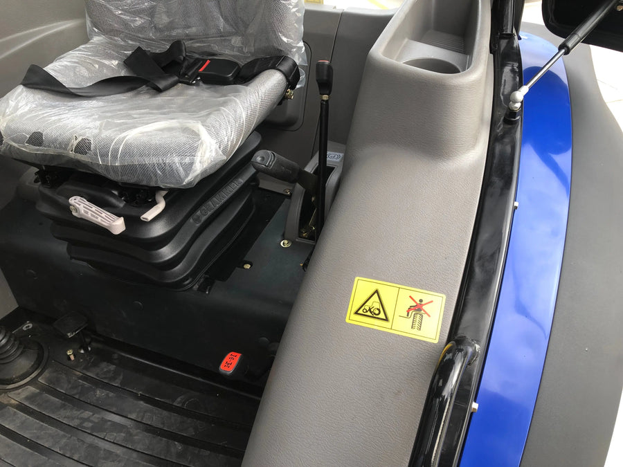 LOVOL M604 TB-2, 60hp Cabin Tractor with Front End Loader