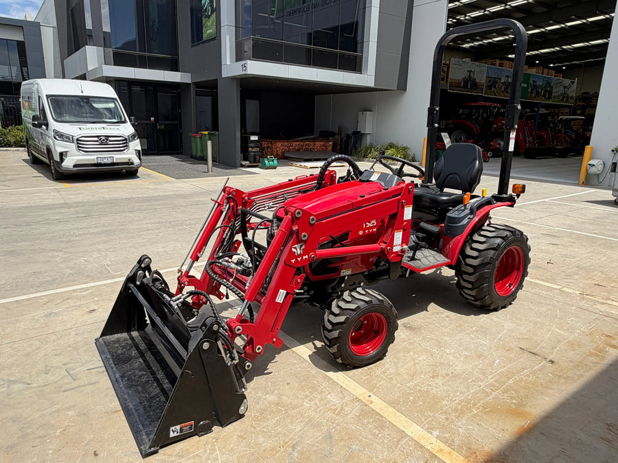 TYM TS25, 25hp Tractor with Front End Loader
