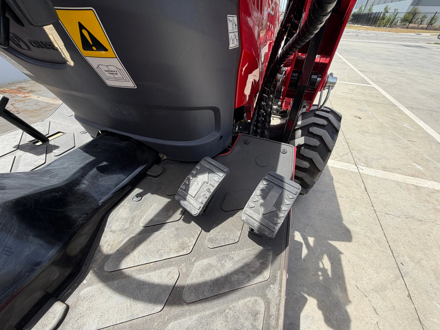 TYM TS25, 25hp Tractor with Front End Loader