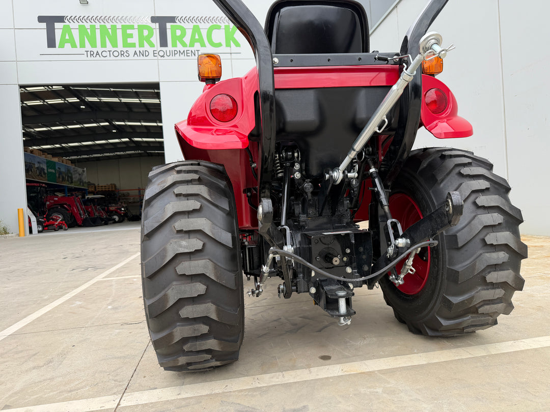 TYM T265, 25hp Tractor with Front end Loader