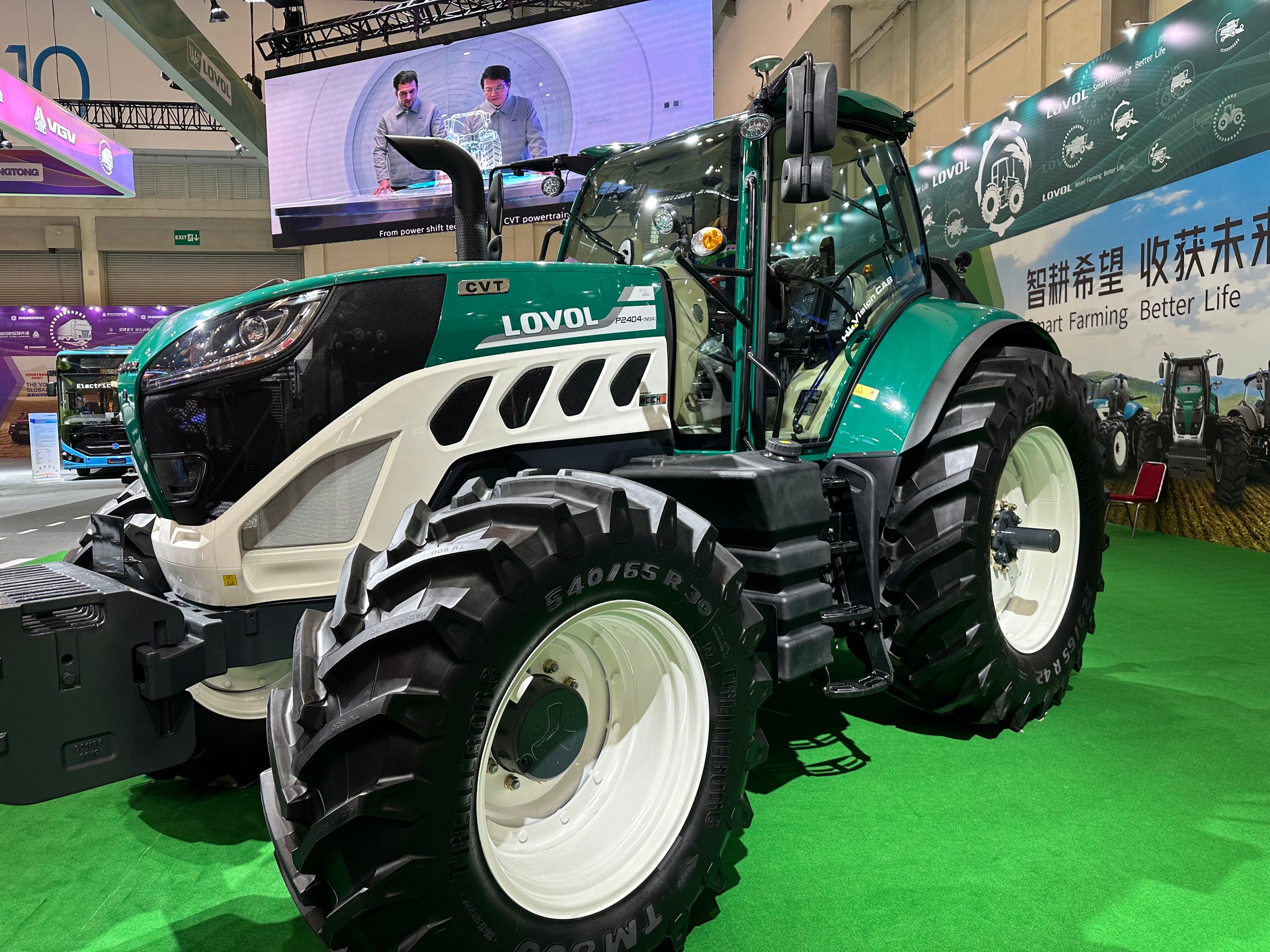 Lovol P7240, 240hp Tractor