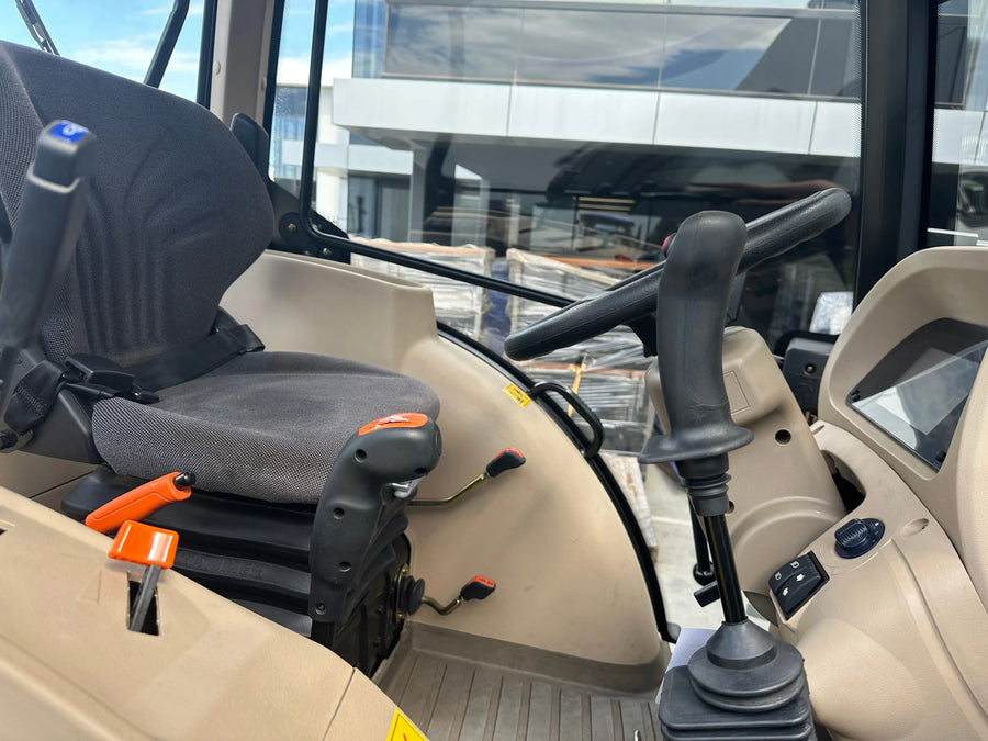 LOVOL P4100, 100hp Cabin